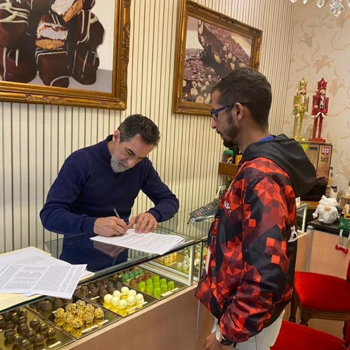 SENIAT_Oficial's tweet photo. El #STIBaruta instaló fiscales de punto en comercios de los municipios #Baruta y #ElHatillo, para efectuar control de ingresos a los contribuyentes y supervisar el correcto registro de las operaciones diarias.
#MásViviendasParaElPueblo https://t.co/PSQsuzxGII