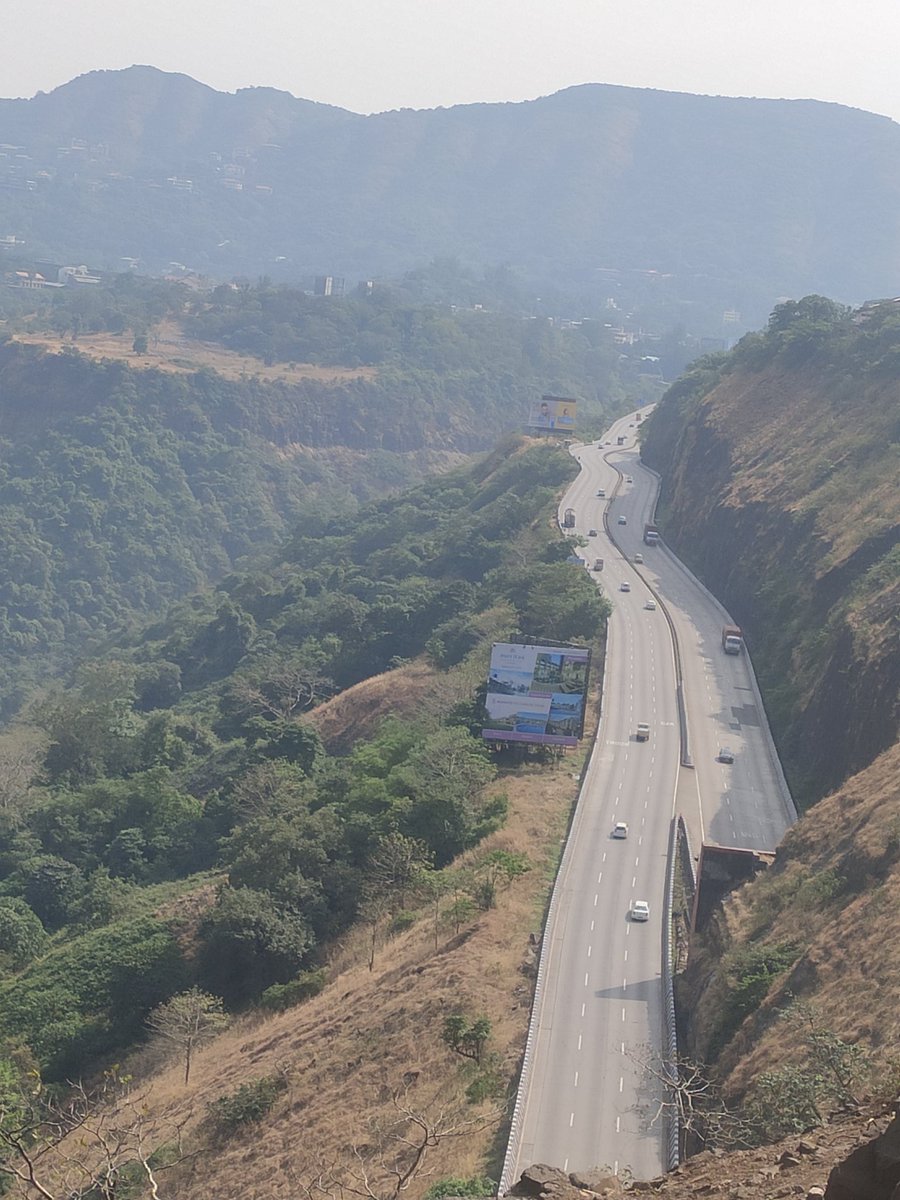 The progressive highway since many years. Mumbai-Pune NH4 expressway #highwayclickthon #Mumbaipuneexpressway
