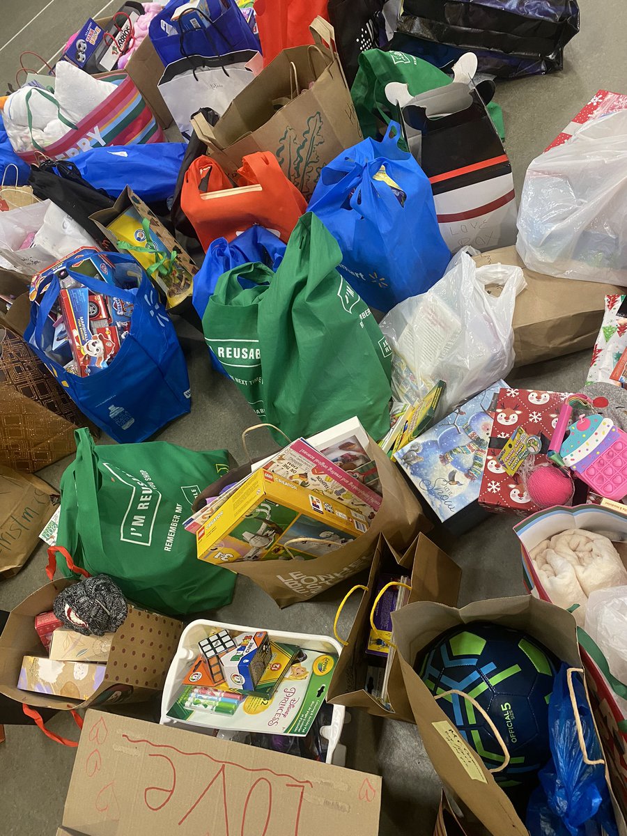 Today we will be assembling our Love Boxes, filled with items students have selected to gift to children their age who are in hospital this holiday season. Thank you <a href="/NicolleGeorgiev/">Super Sophia Project</a> for creating this wonderful initiative &amp; to our families for their generosity! 💙 #Belong <a href="/HCDSB/">Halton Catholic DSB</a>