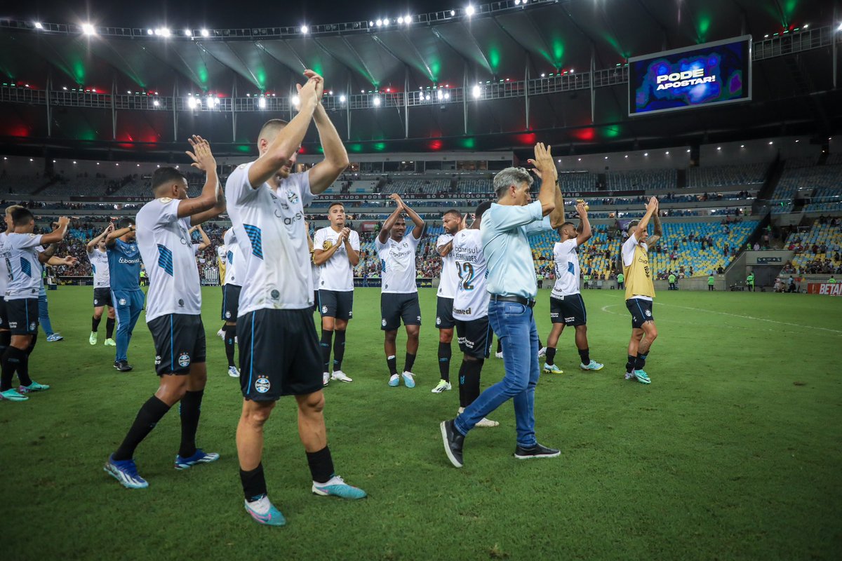 E fechamos o ano com o vice-campeonato do @Brasileirao e um ano especial vendo de perto o craque @LuisSuarez9 vestindo o manto do @Gremio . Comemorar e agradecer todos os bons momentos e recarregar as energias para o ano de 2024 que vai ser demais!! Vamos Tricolor!!!