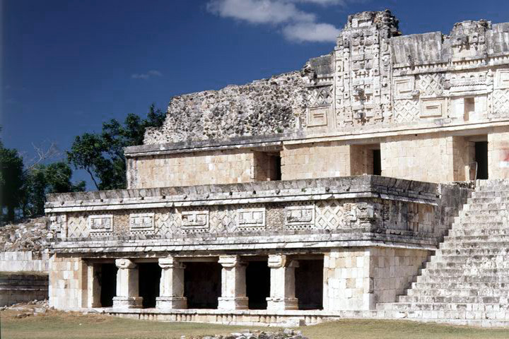 SECTUR_mx's tweet photo. 🤩Hoy celebramos con orgullo los 27 años desde que la Ciudad Prehispánica de #Uxmal en #Yucatán, fue nombrada como Patrimonio de la Humanidad, destacando la extraordinaria importancia cultural e histórica.🍃🎉 
Sigamos protegiendo este tesoro que conecta con nuestras raíces🌍🇲🇽✨ https://t.co/vwAie2H6Ox