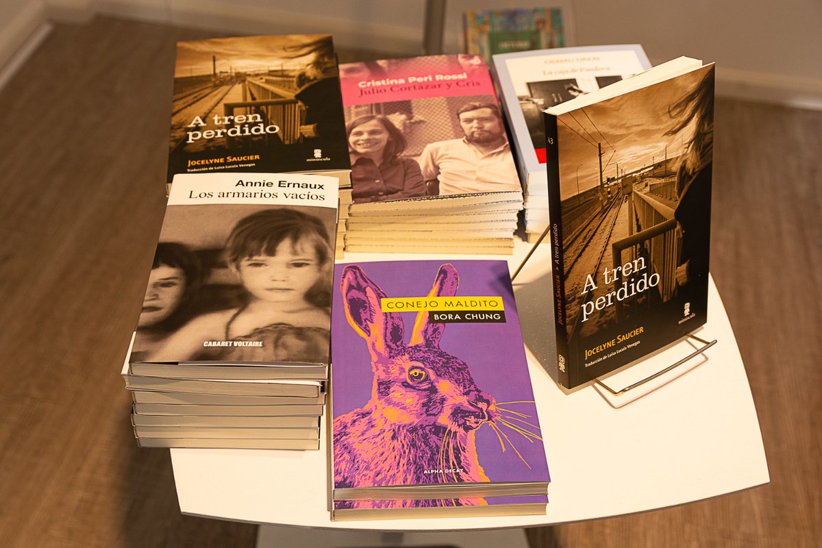 casadecomodoro's tweet photo. RECIBIMOS A IMPORTANTES EDITORES E INFLUENCERS LITERARIOS EN LA CASA 📚

El comodorense Cristian Pelletieri junto a la distribuidora Waldhuter fueron los anfitriones de este concurrido evento de cierre de año. https://t.co/jXSHQfFd59