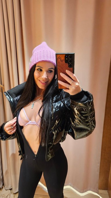 🥰❄️💕 https://t.co/0pxJBhCgxB