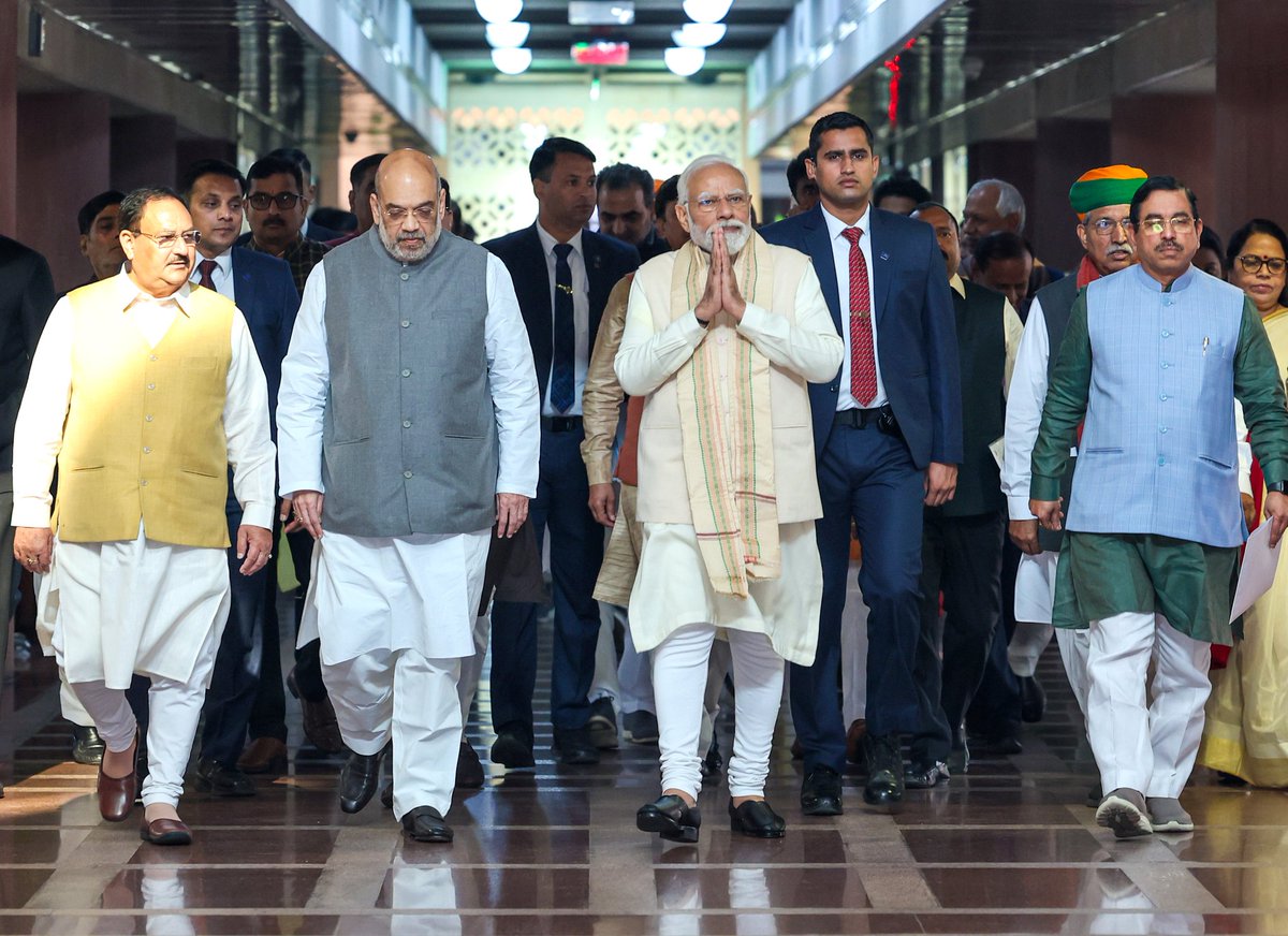 वर्तमान समय में देश के प्रधानमंत्री <a href="/narendramodi/">Narendra Modi</a> जी राजस्थान की समकालीन समस्या पर ध्यानकेंद्रित करें,और तुरंत संज्ञान लेकर समाधान खोज ले तो, आगामी लोकसभा चुनाव में मील का 'पत्थर' यही साबित होगा,
दूसरा तृतीय श्रेणी अध्यापकों के तबादलों पर भी विशेष ध्यान दिलाना होगा,
गौर करें..?.