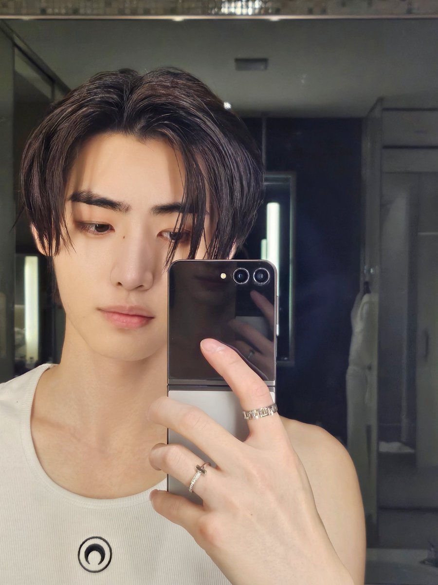 ivwony's tweet photo. Mirror selfie barengan walaupun beda tempat. 😋💖 https://t.co/5urTN8LZsW