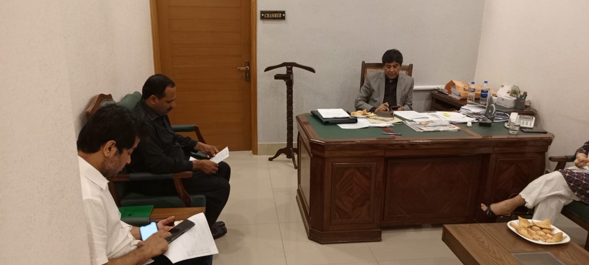 DCKarachiEast9's tweet photo. The meeting was held at AC Jamshed and AC Gulshan offices to discuss fire safety audits and surveys with relevant stakeholders, aiming to enhance safety measures.
#AssistantCommissioner #DCEast #firesafety #Audit https://t.co/IICL1ipHFW