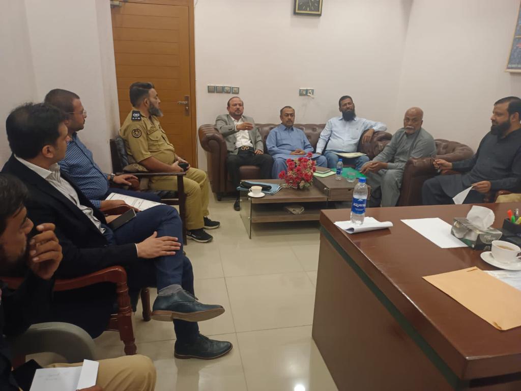 DCKarachiEast9's tweet photo. The meeting was held at AC Jamshed and AC Gulshan offices to discuss fire safety audits and surveys with relevant stakeholders, aiming to enhance safety measures.
#AssistantCommissioner #DCEast #firesafety #Audit https://t.co/IICL1ipHFW