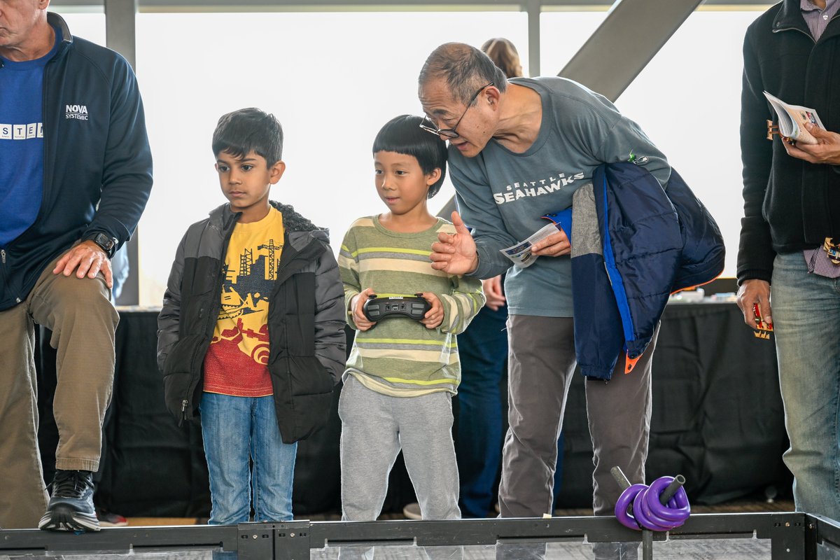 Capturing the magic of STEM Day at @NOVAcommcollege Loudoun Campus! Each moment was a spark of inspiration for budding scientists and engineers. #STEMDay #NOVALoudoun #WeDoSTEM