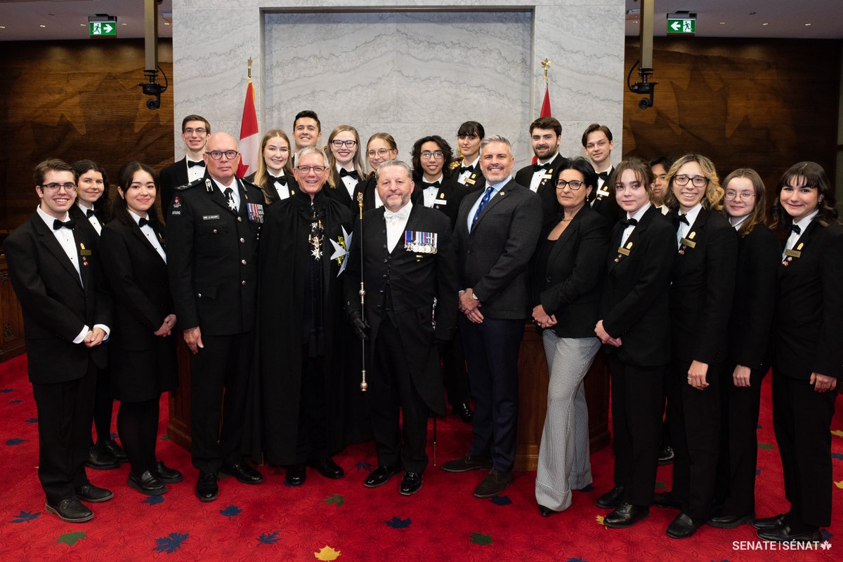 (1/2) Congratulations to the Senate pages for completing St. John Ambulance’s first aid course! To recognize this important achievement, Chancellor of <a href="/SJA_Canada/">SJA Canada</a>, <a href="/DrALevesque/">André Levesque</a>, presented each page with a first aid lapel pin.

#SenCA