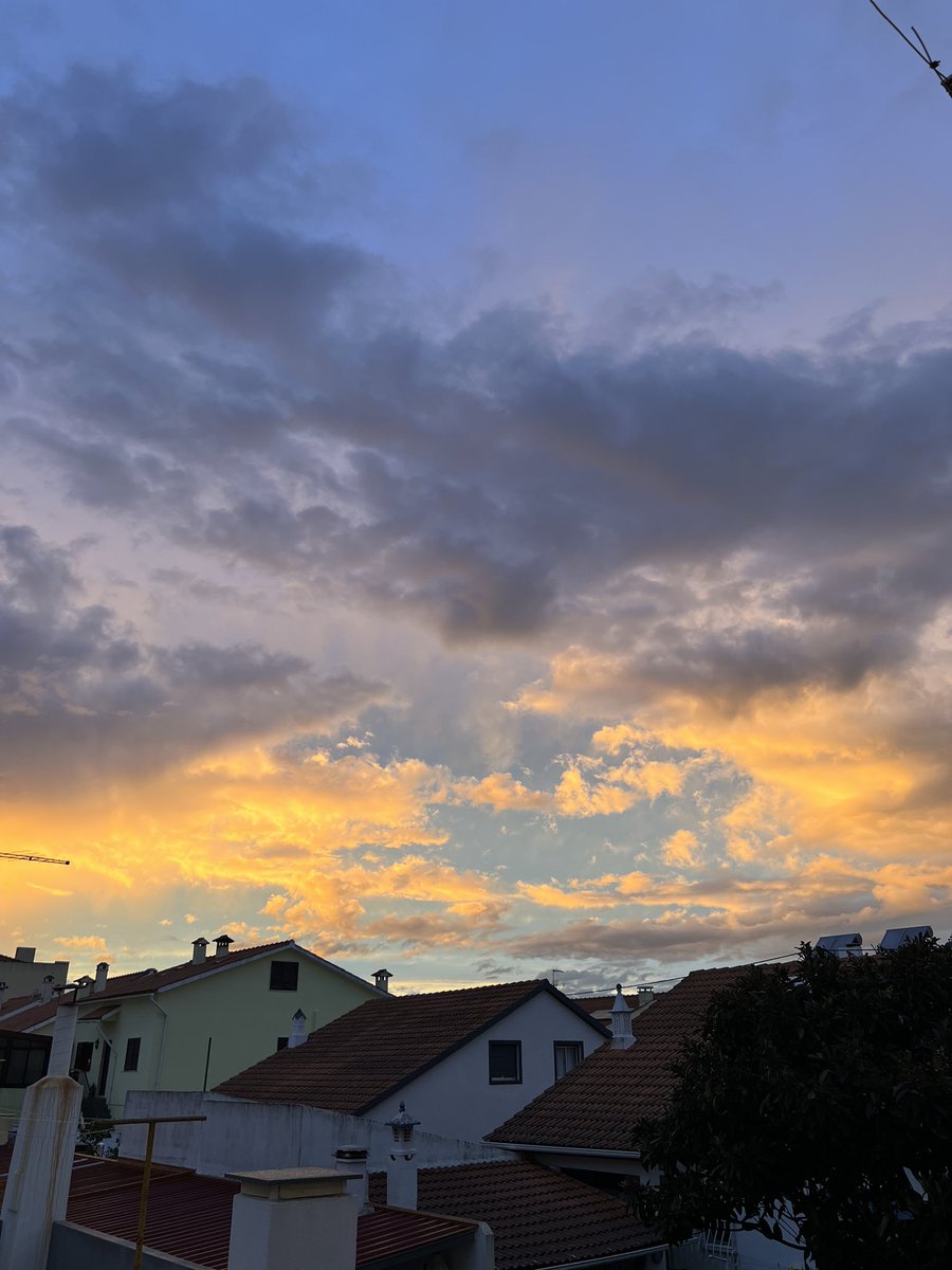 nowherefallen's tweet photo. O CÉU HOJE. #AMOPORRA https://t.co/8M8MrNEOYQ