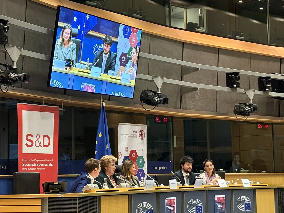vm_mathias's tweet photo. While the final negotiations on the #AIAct were ongoing, interesting conversations organised by the @TheProgressives Group in the #EuropeanParliament Parliament and @FEPS_Europe Europe about building a progressist European vision of the digital age took place. https://t.co/TSpjGt1diE