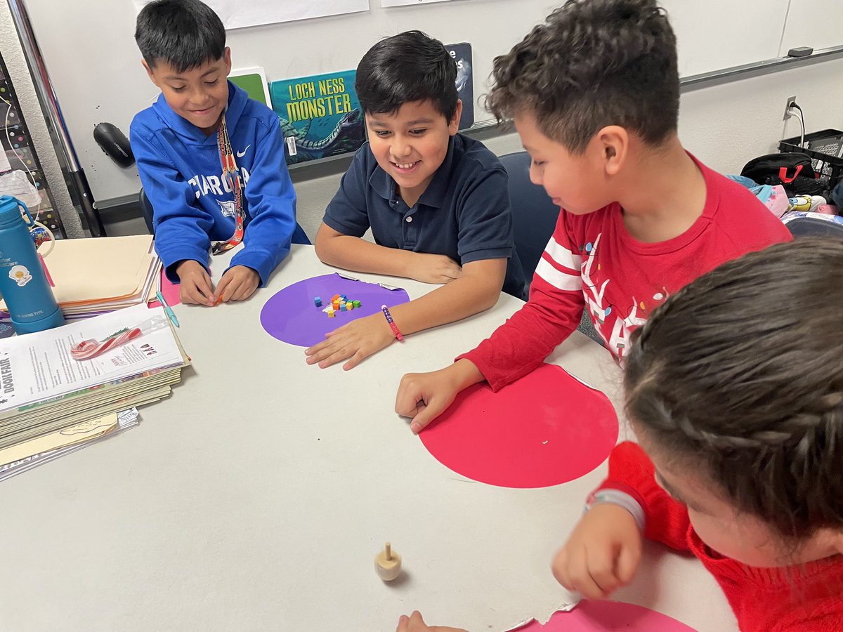Jessica98267277's tweet photo. Hanukkah fun in the Buffalo Book Club! We learned about holidays around the world and different ways people celebrate the season. Then, we played dreidel and ate freshly fried latkes! @BartonBuff @riosserica https://t.co/ubzjhgh5au