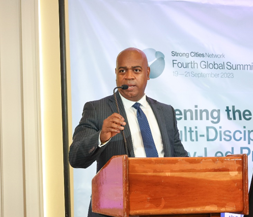 In September, <a href="/rasjbaraka/">Ras J. Baraka</a>, Mayor of <a href="/CityofNewarkNJ/">City of Newark</a> 🇺🇸, #StrongCities newest member city, joined us in #NYC for our #FourthGlobalSummit &amp; shared how #Newark is reimagining public safety around inclusivity to dynamically address internal tensions.

Learn more in this thread ⬇️ 1/7