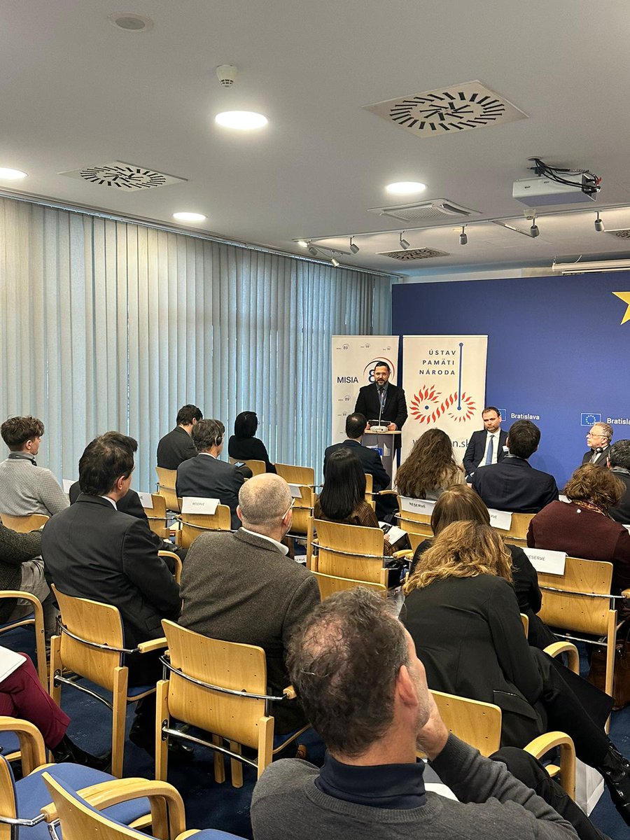 ZEKvSR's tweet photo. 7⃣5⃣. výročie Všeobecnej deklarácie ľudských práv sme si dnes na @ZEKvSR pripomenuli spoločne s Ústavom pamäti národa, občianským združením Misia 89 a @Ambafrance_Sk diskusiou o dôležitosti ľudských práv pre 21. storočie.

#HumanRights #75thAnniversary #DeclarationOfHumanRights https://t.co/k4g9DgA8qM