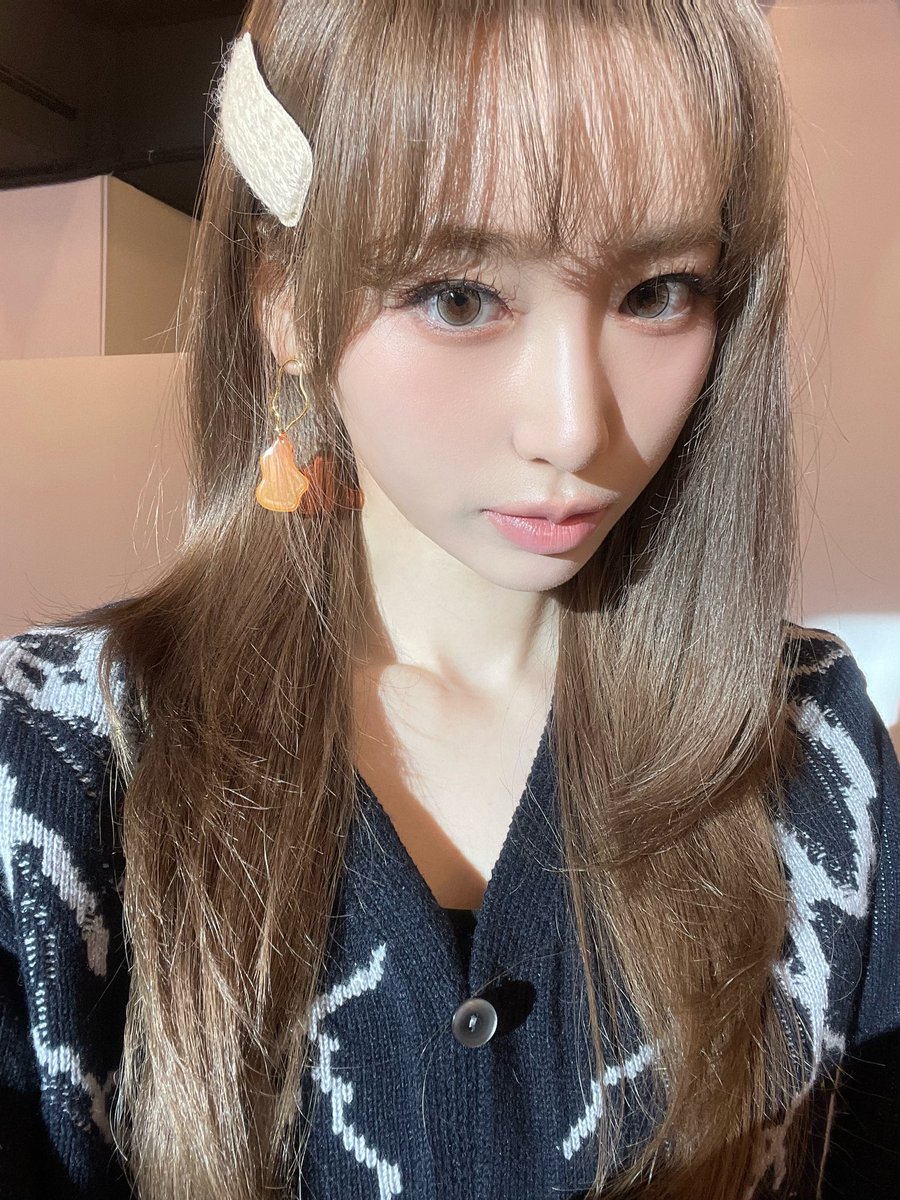 cheersformultis's tweet photo. Congratulations on 100 days of debut to our vocal queen #Nizz and our dancing queen #Hannah. Let's hope for more beautiful and blessed 1000+ days ahead.
#100daysofdebut
#100dayswithNizz
#100dayswithHannah https://t.co/BBzpslClBf