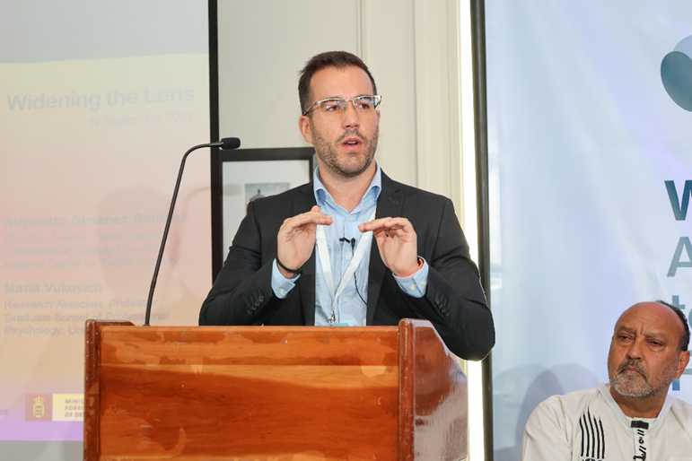 Mayor Baraka was joined by @alex_gis_, Director of <a href="/CityofNewarkNJ/">City of Newark</a> Public Safety Collaborative, who shared how #Newark is moving from a law enforcement-centric approach to engaging police, community orgs, private sector &amp; other stakeholders as "co-producers of public safety". 5/7