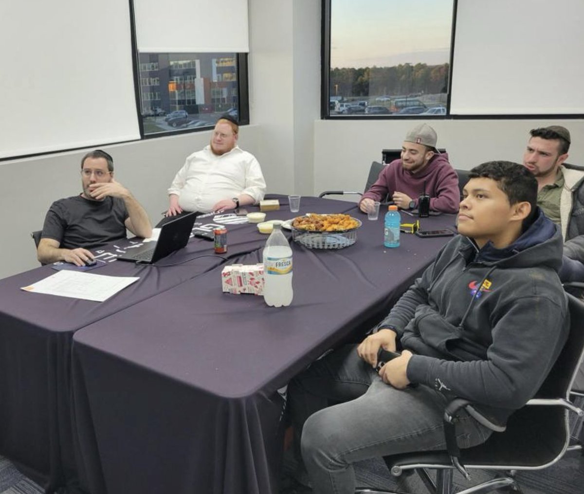 The start of a new project always begins with a kickoff meeting! 

These meetings ensure that our entire team is on the same page. 💪🏻
#globalsecuretechnologies #globaltechsolutions #globallinkcommunications #lowvoltage #projectkickoff
