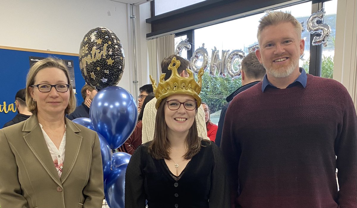 Congratulations to DR Sarah Ennis who passed her viva today👏 👏👏Fantastic work by @sarahe145 and well deserved! Congrats also to supervisor Eva Szegezdi and co- supervisor @pilib_ 👏