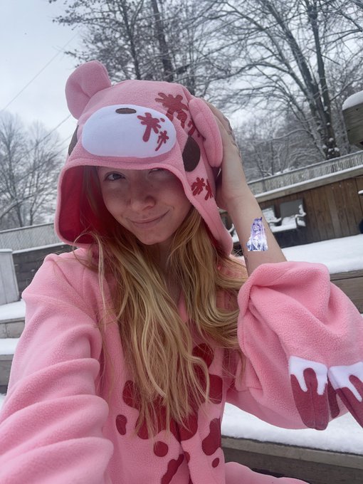 Gloomy Bear Snow! 🩵 🩷 Happy Thursday! https://t.co/LxF7crlSbp