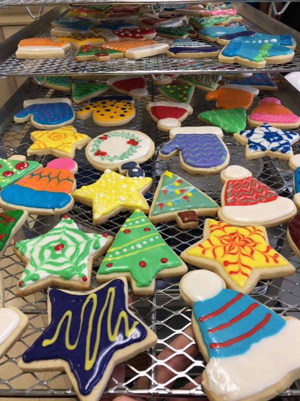 GivingTreeHSSD's tweet image. Thank you @BayPortHS 's Culinary Arts class for baking the most  beautiful and delicious Holiday cookies for our Holiday Store and pantry volunteers!!  The students did an amazing job and we are so grateful for the partnership we have with you!
@HSSD