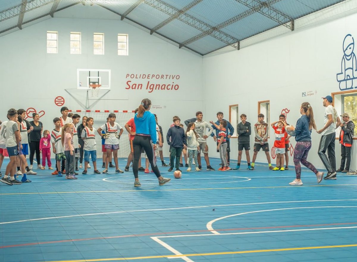 RugbyClubesURU's tweet photo. 🏉 Club San Javier realizó la actividad de cierre de año con las escuelaitas de rugby con la participación de 60 chicos de los barrios Montevideo, Santa Isabel y Centenario de la ciudad.

@SanJavierRugbyC @IdTacuarembo @Mathiasgrizutti @sperona @NitFormoso @RugbyUruguay https://t.co/rwABRxCFdj