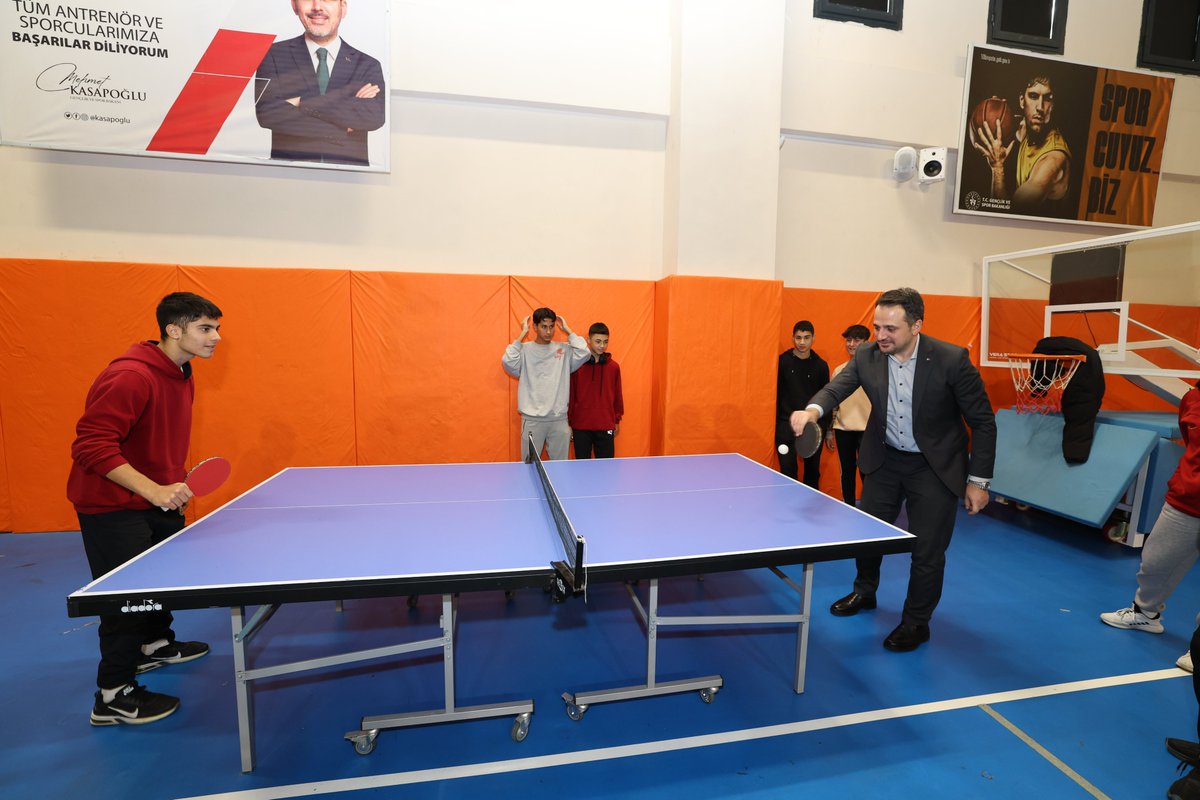 GSB_Manisa's tweet photo. Gençlik ve Spor Bakan Yardımcımız Sayın Dr. Enes Eminoğlu, 75. Yıl Gençlik Merkezimizi ziyaret ederek burada kurslara katılan gençlerimiz ve sporcularımızla bir araya geldi. https://t.co/OCWEwr7cvy