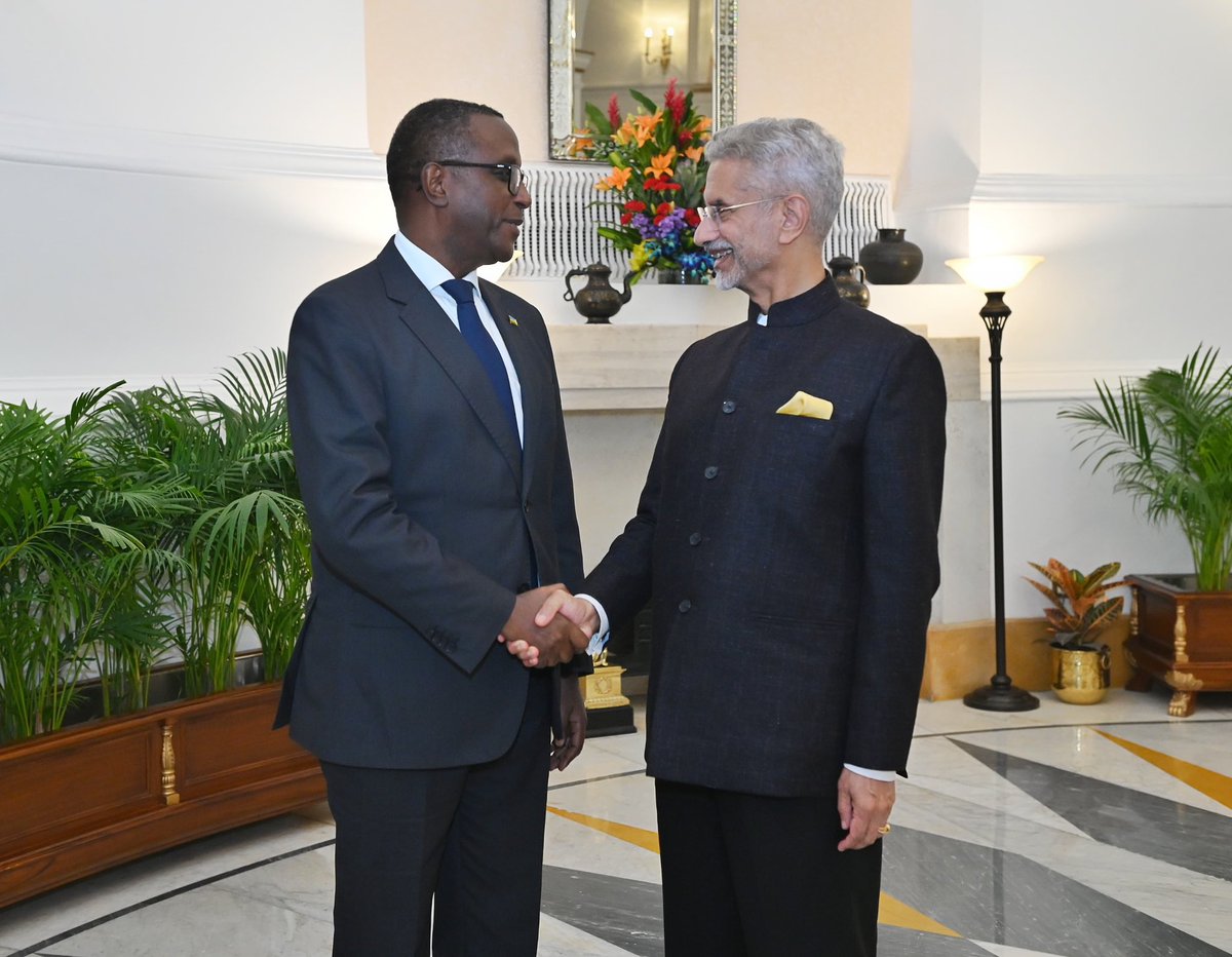 DrSJaishankar's tweet photo. Glad to welcome FM @Vbiruta of Rwanda in New Delhi this evening. 

Discussed our steadily increasing engagement in economic, development cooperation, defence and cultural domains.

Exchanged perspectives on regional and global developments of mutual interest and our collaboration in the Commonwealth, AU and the UN.