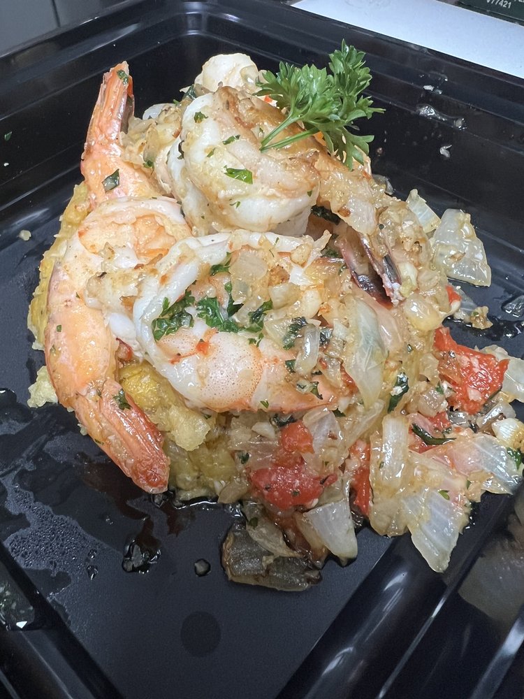 😍 Mofongo con Camaron al Ajillo- (Puerto Rican Mashed plantains with shrimp, onions, and garlic). #PuertoRicanfood #mofongo #mmm #yum #foodlover #FoodieBeauty #Boricua