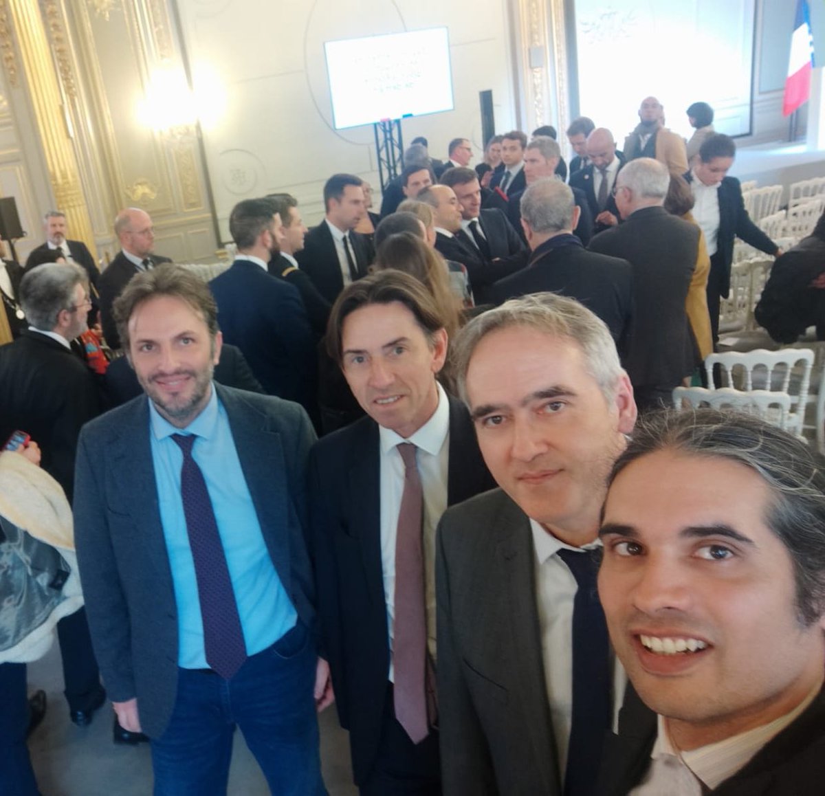 Alex Baron (@alexbar90665370) on Twitter photo La Physique bordelaise à l'Élysée pour le discours du PR sur l'avenir de la recherche.
<a href="/univbordeaux/">Université de Bordeaux</a> <a href="/CRPP_Bx/">Centre de Recherche Paul Pascal</a> La Physique bordelaise à l'Élysée pour le discours du PR sur l'avenir de la recherche.
<a href="/univbordeaux/">Université de Bordeaux</a> <a href="/CRPP_Bx/">Centre de Recherche Paul Pascal</a>