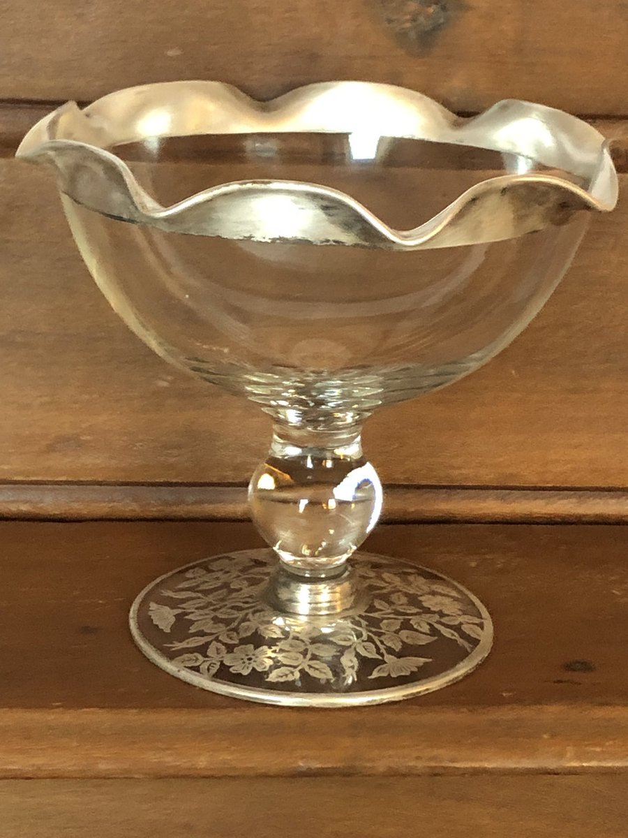 Bindi_BlindDog's tweet image. Silver-rimmed compote with rose vine silver overlay on the pedestal. bindisboutiquebysara.etsy.com/listing/162779… #vintageglass #vintagedining #vintagetable