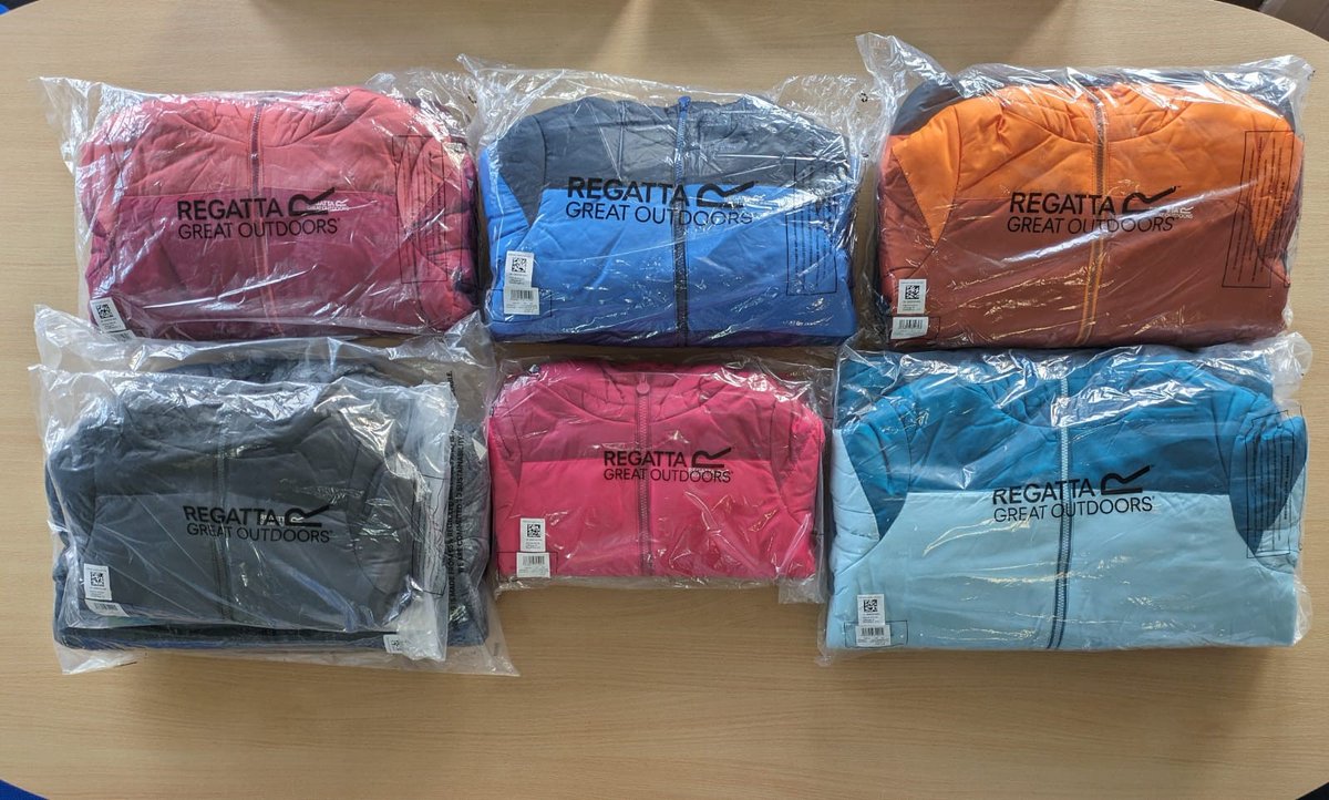 Well done to Armours Kilmarnock for the donation of jackets to such a worthwhile cause. @HubWestScotland and @PEEK_project_ Make a donation via our JustGiving page: justgiving.com/page/hubwestwi…