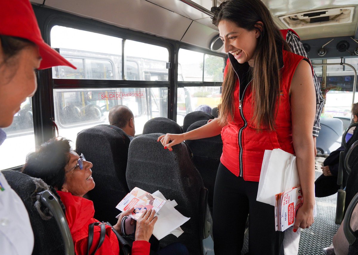 dianavlzs's tweet photo. ¿Qué andan haciendo? 👋

Nosotras seguimos en Campaña de #16DíasDeActivismo contra la Violencia de Género.

Llevamos al transporte público el saludo de nuestro Presidente @TonyRodriguezMX y mucha información para prevenir y atender violencias.

¡Feliz jueves!

🧡💜🧡🧡 https://t.co/4LeMXUk2En