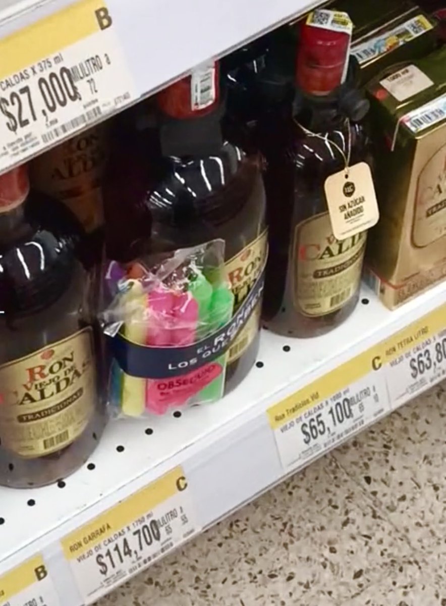 Chelmepeep's tweet photo. Dato curioso: En el éxito por comprar las velitas están obsequiando una de ron https://t.co/8i3NIUleHn