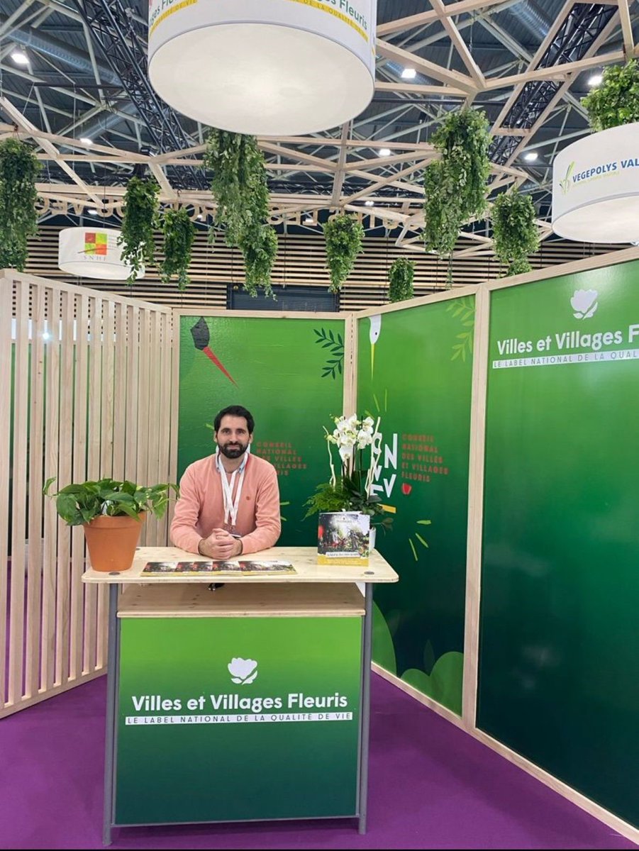 VVFleuris's tweet photo. Le #CNVVF à @Paysalia ! Référent depuis 2009, @Paysalia est LE salon professionnel de la filière du paysage. Durant 3 jours, les acteurs du paysage, du jardin et des sports se rencontrent, échangent et développent leur profession en répondant avec ambition aux enjeux de demain. https://t.co/5WmiSHnv6y