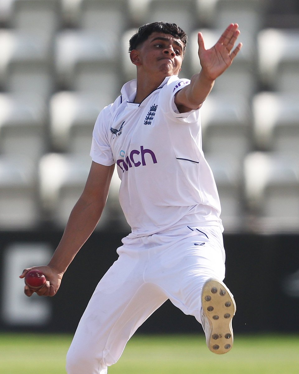 One to watch 👀 15-year-old offspinner Farhan Ahmed, younger brother of Rehan Ahmed, is part of England's squad for the Under-19 World Cup 🏴󠁧󠁢󠁥󠁮󠁧󠁿