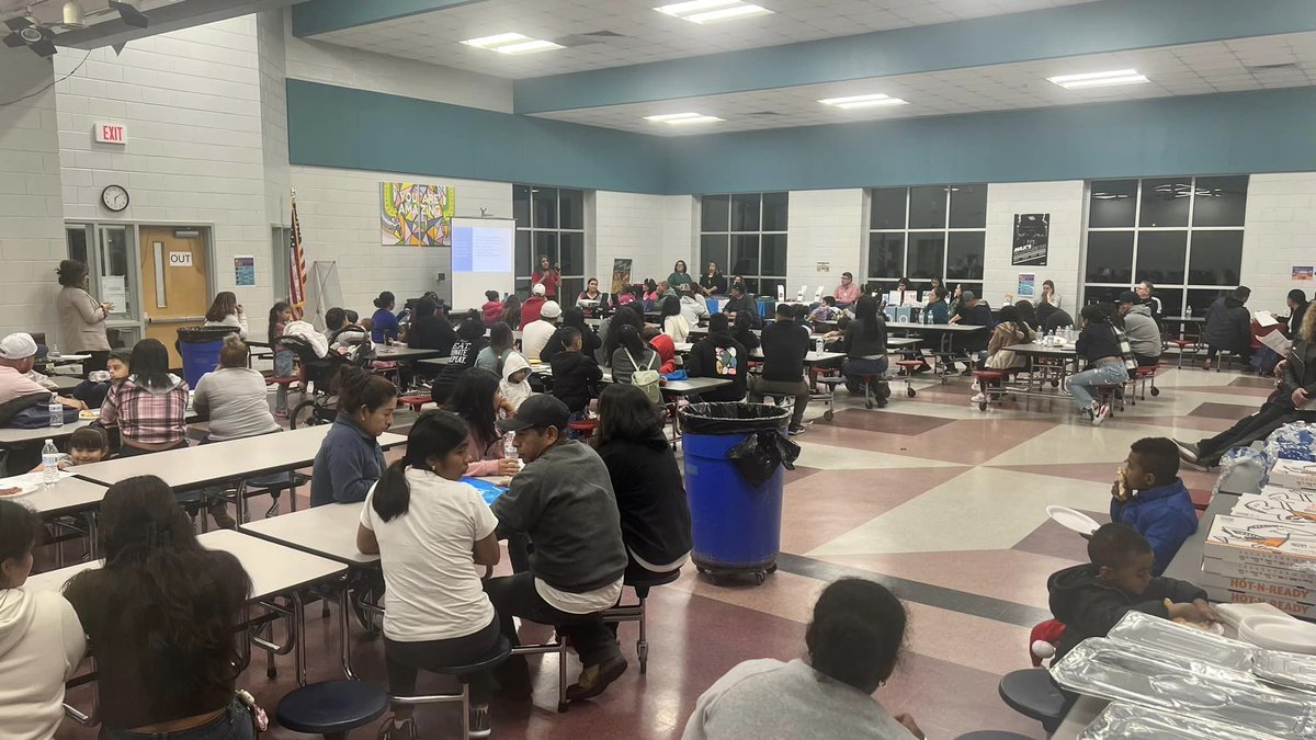 El Puente Hispano (@puentehispano) on Twitter photo Last Monday was a good day!
<a href="/KCS_NC/">Kannapolis City Schools</a> & El Puente joined forces to connect newcomer families to local resources. We provided dinner, information, and hope for a better future.
Thank you to all the agencies participating in this effort and to all the families that joined us! Last Monday was a good day!
<a href="/KCS_NC/">Kannapolis City Schools</a> & El Puente joined forces to connect newcomer families to local resources. We provided dinner, information, and hope for a better future.
Thank you to all the agencies participating in this effort and to all the families that joined us!