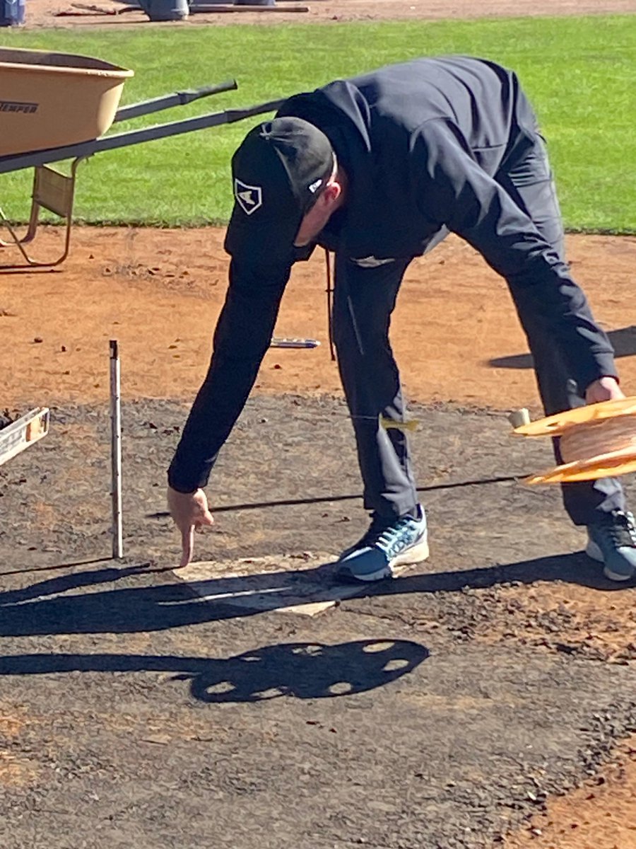 TucsonParksRec's tweet photo. The Tucson Parks and Recreation ballfield crew hit a home run yesterday at a special training opportunity. They spent the day at the Camelback Ranch spring training facility in Phoenix to learn about different work styles in professional ball fields. https://t.co/rGoifP3jkL