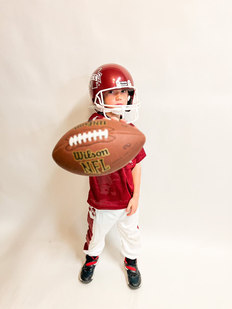 Julia_Cooper50's tweet photo. Cage is 100% committed 🤪#puthimincoach #starkvegas @Jcoop50 @Coach_Leb @HailStateFB https://t.co/WY3qJ73rTc