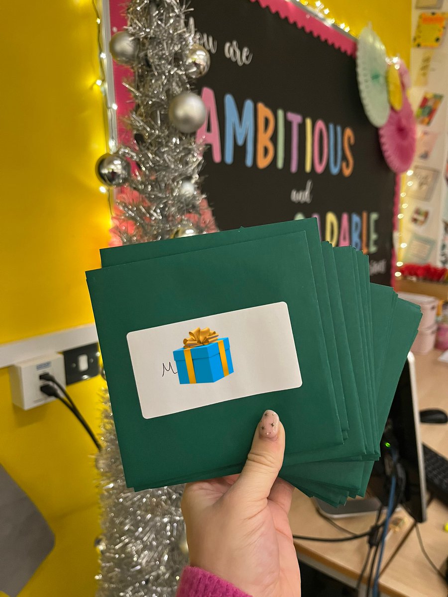 Miss Herring ✨ tweet media