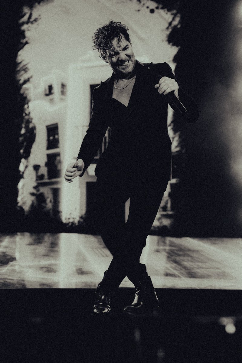 davidbisbal's tweet photo. 2023 ha sido un año inolvidable! Desde conciertos hasta premios y proyectos emocionantes, cada momento ha sido único. Gracias por su apoyo y cariño durante todo este tiempo. ¡Nos vemos en 2024 con nuevas canciones y sorpresas! 

#findefiesta @WiZinkCenter https://t.co/fbqxcVZPH1