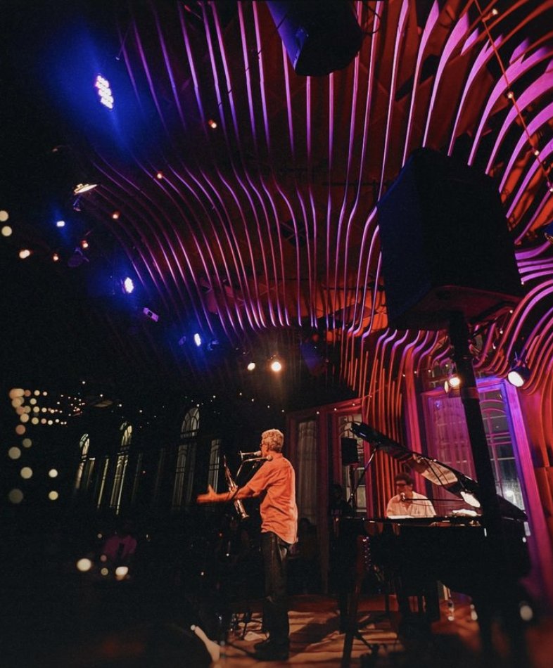 Obrigado a vcs q foram na <a href="/casadefrancisca/">Casa de Francisca</a> ver #mergulharnasurpresa (obrigado #francisca!).
Salve @danielszafran q segura tudo no piano, e os cracaços <a href="/jucaramarcal/">Juçara Marçal</a> e <a href="/OdairJoseAraujo/">OdairJosé_Oficial</a>: q noites!
Thanx <a href="/brunodosangelos/">bryno</a>/<a href="/ocorrelab/">𝑶𝑪𝒐𝒓𝒓𝒆 𝑳𝒂𝒃 🏃</a>, q faz a coisa acontecer.

foto: <a href="/vinialbernaz/">Vini Albernaz</a>