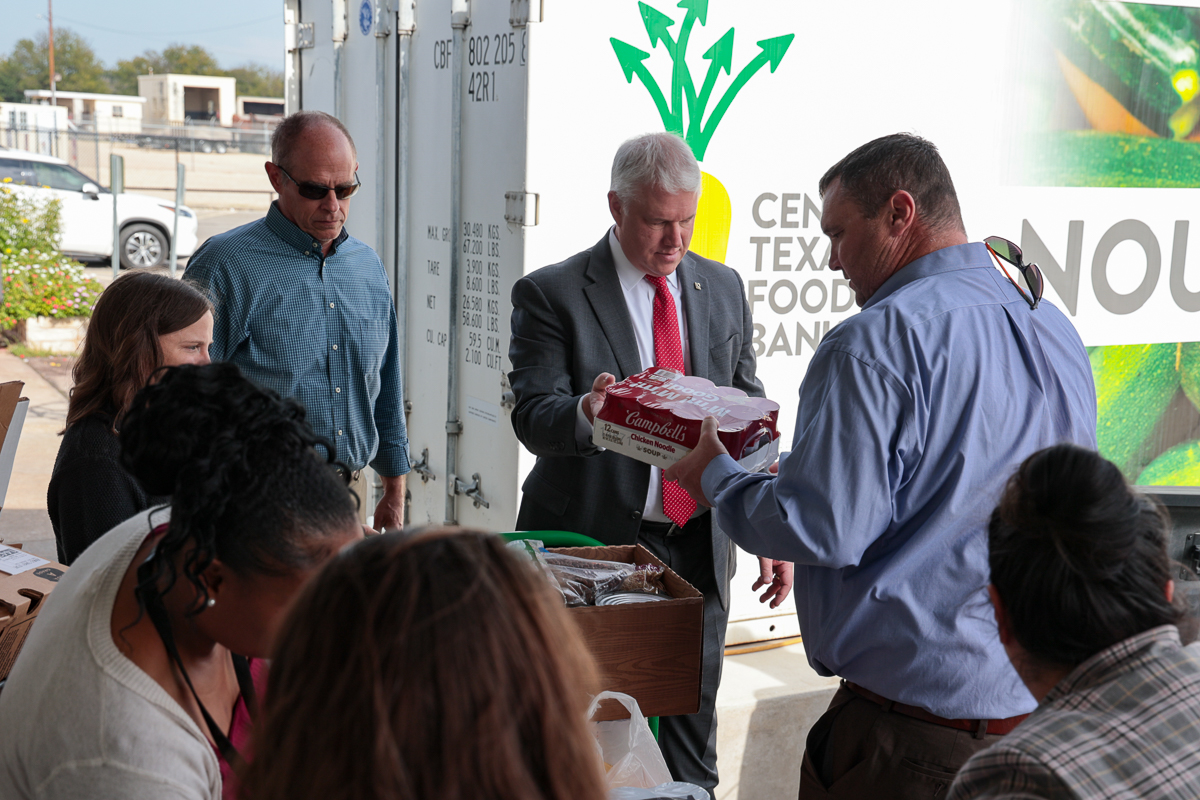 CGI_USA's tweet photo. Our team in Belton, TX, recently delivered 400 lbs of food in time for #Thanksgiving to @CTXFoodBank - a great way to kick off the 2023 season of #giving. On holidays and every day, we are grateful for CGI teams who show up and engage in their communities. #LifeAtCGI #CGIforGood https://t.co/f2oX98UeNT