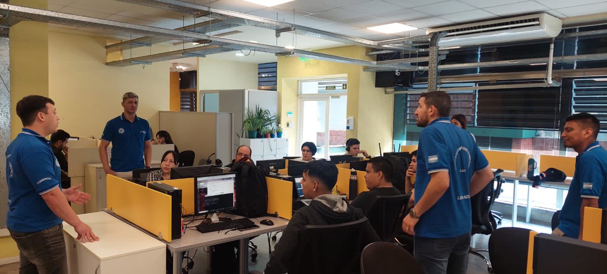 Son momentos de estar más presente que nunca y lo mas cerca posible de nuestros compañeros y compañeras, fortaleciendo la organización y el compañerismo entre trabajadores, gran trabajo <a href="/AxCANCH/">Axel Silecki</a> <a href="/mbelencubillla/">Belén</a> 
#SomosAccion <a href="/Sergio_OrtizOk/">Sergio Ortiz</a> <a href="/sabriparedessec/">Sabrina Paredes</a>