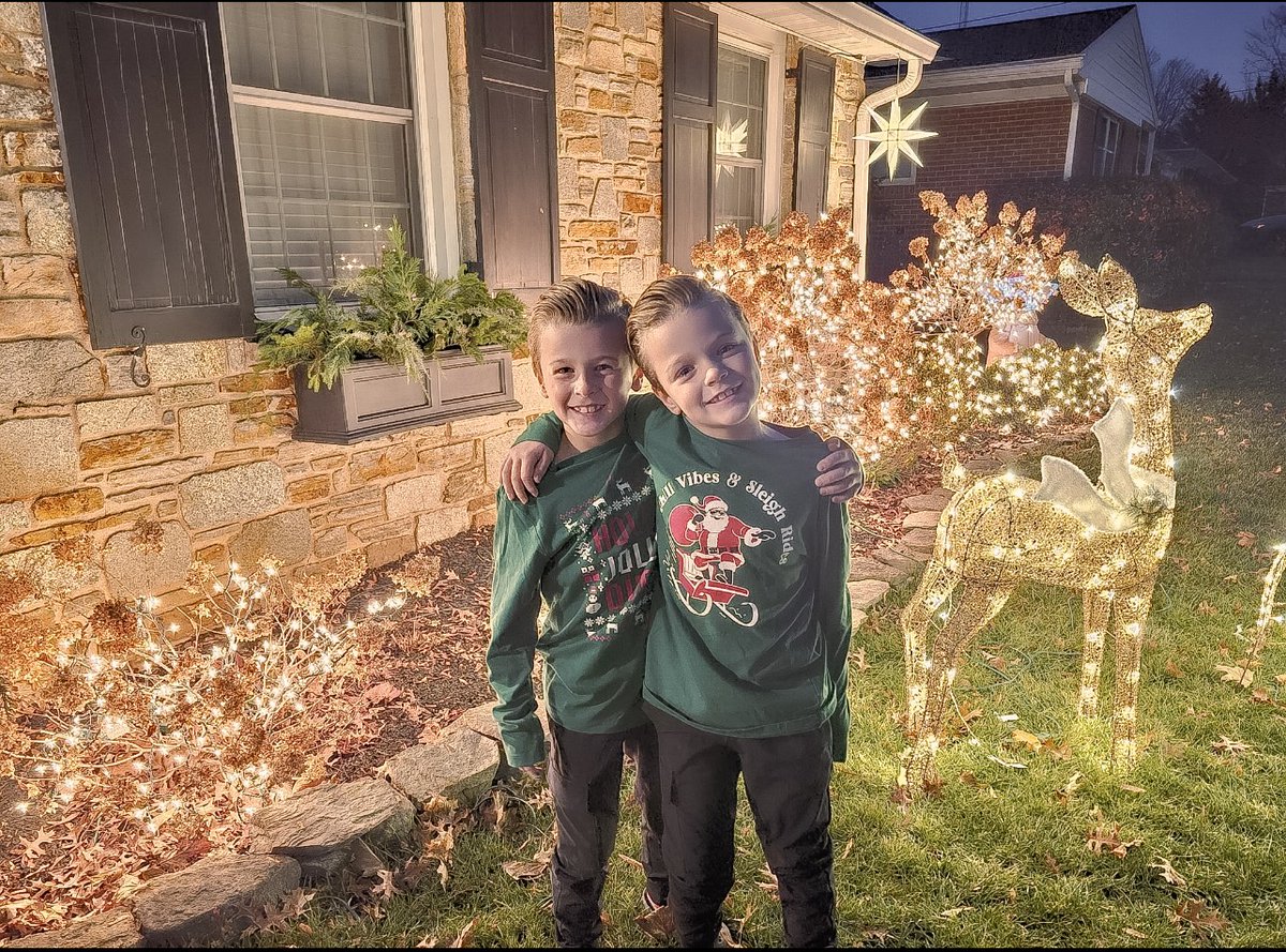 Mrs_Hoke's tweet photo. These little Nighthawks are ready for Holiday Shop @clearprincipal today! https://t.co/VbZWqWij0S