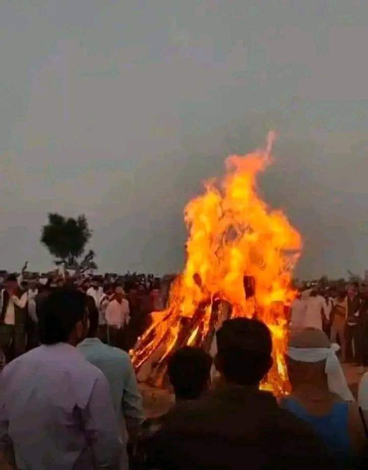 SawarnArmychief's tweet photo. आज के सूर्यास्त के साथ क्षत्रिय समाज का एक सूरज भी अस्त हो गया....                            
विनम्र श्रद्धांजलि😭🙏💐💐
#SukhdevSinghGogaMedi https://t.co/uclXKUY4xi