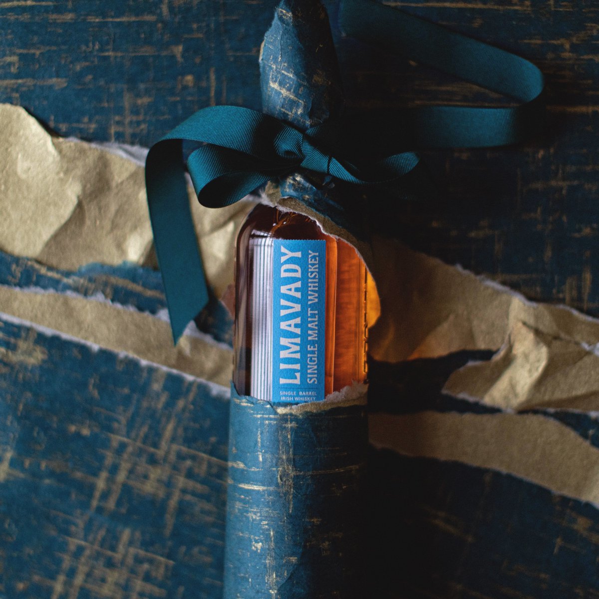 Unwrap something spectacular this #pawliday!

Get your friends, family &amp; the dog-lovers in your life the perfect gift! What better way to share a bit of Ireland this holiday season than with your favorite whiskey?

Find a store near you or order online -&gt; bit.ly/3EXMJ4X