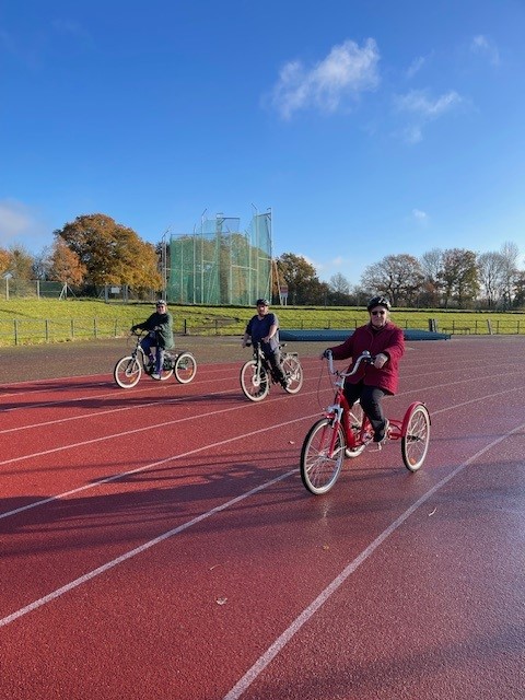 #HereforHealth @OUHospitals were proud to support the collaboration of cyclability.org & @AchieveOxon to deliver 6 week Bike to Better Health Pilot. 90% of participants completed, ⬆️confidence to cycle, supportive social group & healthy eating tips were the top outcomes🚴‍♀️