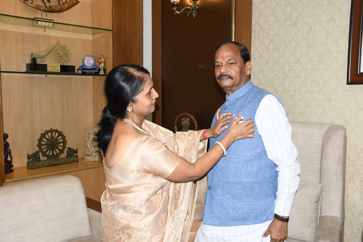 dasraghubar's tweet photo. सशस्त्र सेना झंडा दिवस के अवसर पर सुरक्षा बलों के शौर्य और पराक्रम को नमन किया। देश सेवा में उनका योगदान अतुलनीय है।

इस अवसर पर राज्य सैनिक बोर्ड के सचिव द्वारा आज झंडा लगाया गया। इसे लगवाकर खुद को सम्मानित महसूस कर रहा हूं। https://t.co/5z6JOS8E9h