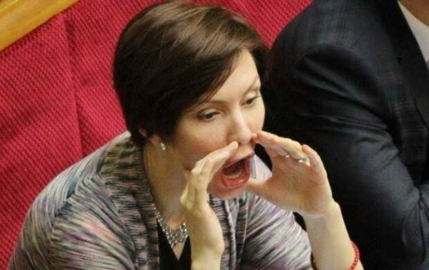 pan_dok's tweet photo. Лена Бондаренко с 2004-го года вливала помои своим поклонникам в уши, рассказывала о «прекрасной России», об «империалистической Америке». И вот, оказывается, — уехала жить в США.
Какие они все одинаковые. https://t.co/X8e1rV8TrG