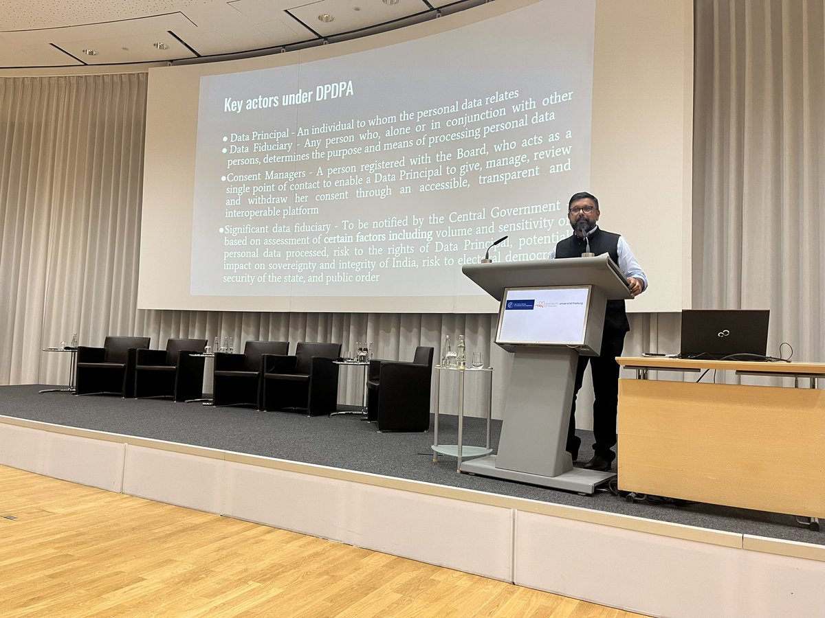 After a critical look at current trends in data sharing by Alexandre Humain-Lescop, @arulscaria will conclude today's conference day with a dinner speech on Indian data protection law #dataprotection law! #comparative #datalaw @mpi_inno_comp @MoritzHennemann